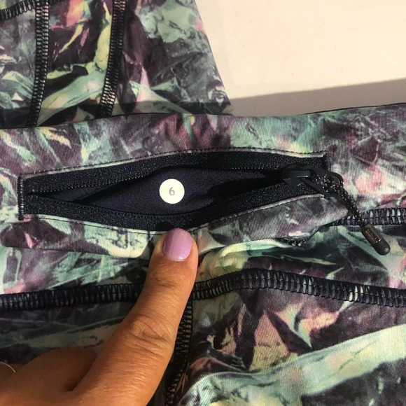 ! Lululemon Run: Inspire Crop II Full-On Luxtreme - Picture 3 of 5